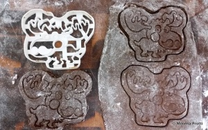 moosember-movember-cookie-cutter-and-cookies